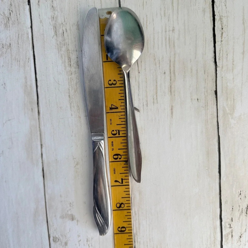 Oneida‎ Flatware Set of 12 Piece Silver Stainless Steel MCM Swirl Leaf Pattern